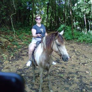 Meet your Posher, Nydia d.